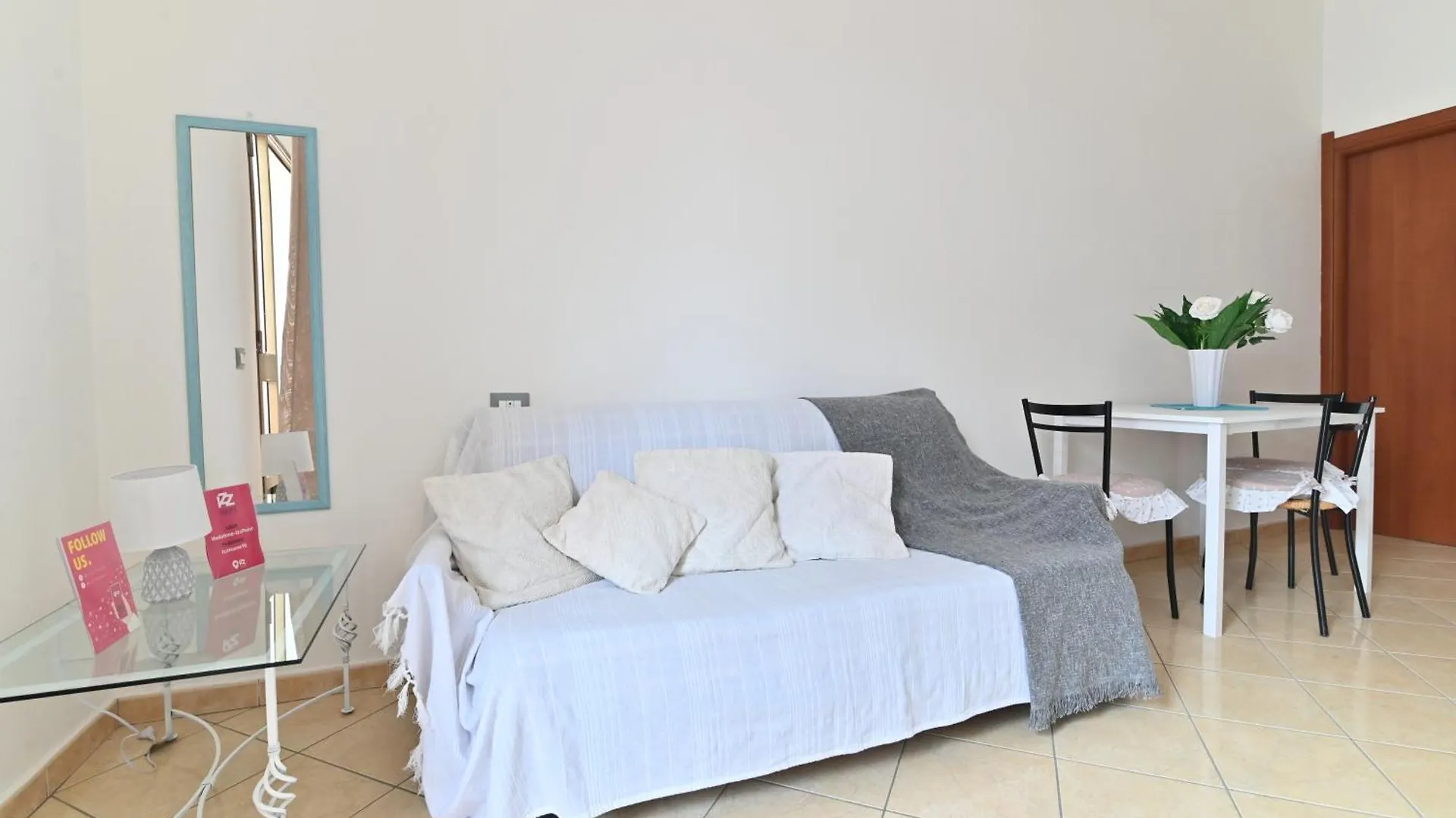 IzzHome Flamingo Pula 0*,  Italia