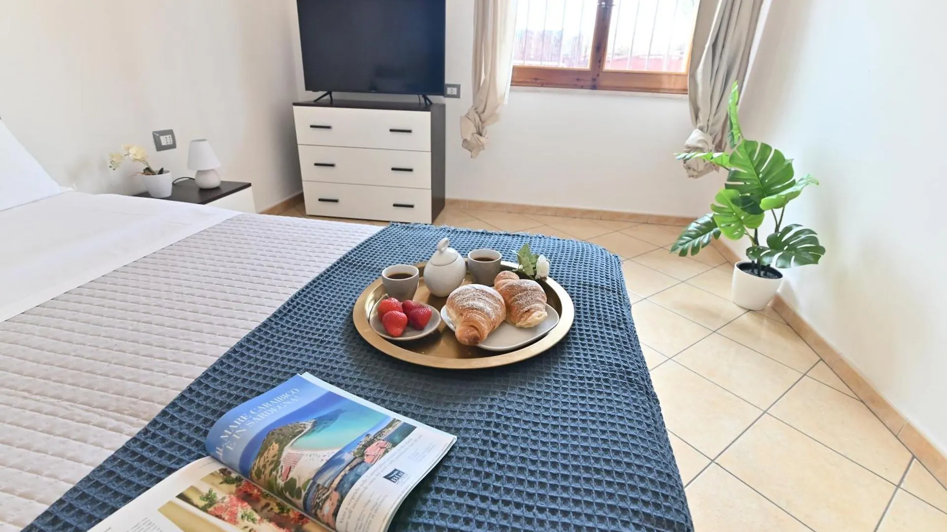 IzzHome Flamingo Pula 0*,  Italia