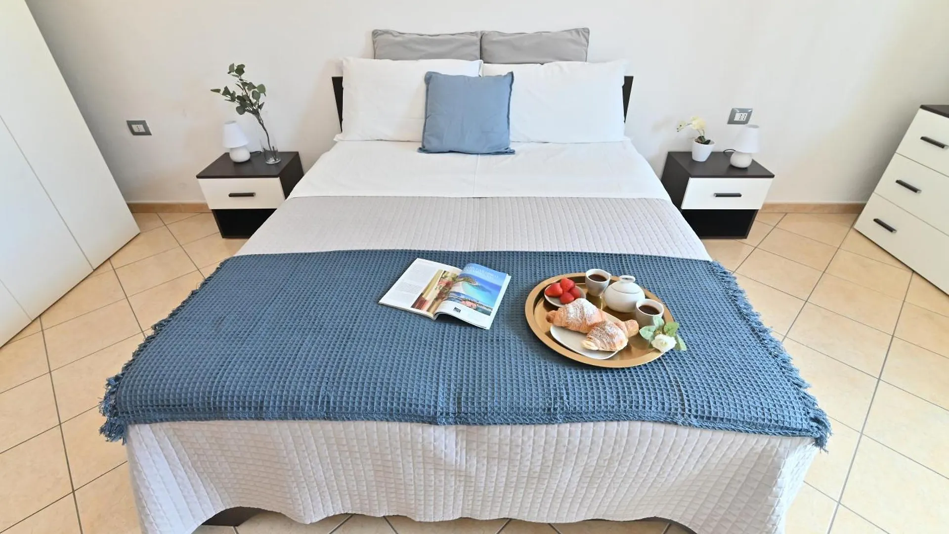IzzHome Flamingo Pula 0*,